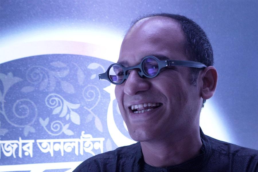 আনন্দবাজার অনলাইন ‘বছরের বেস্ট’ অনুষ্ঠানে এসে ‘চশমা রহস্য’ ফাঁস করলেন ঋত্বিক