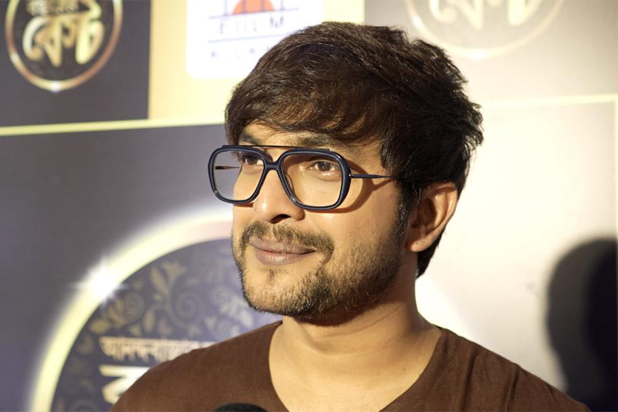 ‘শেষের দিকে’, আসছে নতুন থ্রিলার সিরিজ়, ‘বছরের বেস্ট’ অনুষ্ঠানে সৌরভের ‘ব্রেকিং নিউজ’