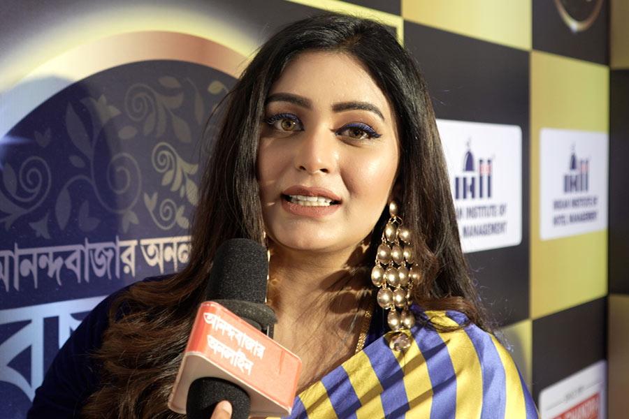 ‘জিতুর সঙ্গে জুটি’, আনন্দবাজার অনলাইন ‘বছরের বেস্ট’ অনুষ্ঠানে এসে ঘোষণা ঋতাভরীর